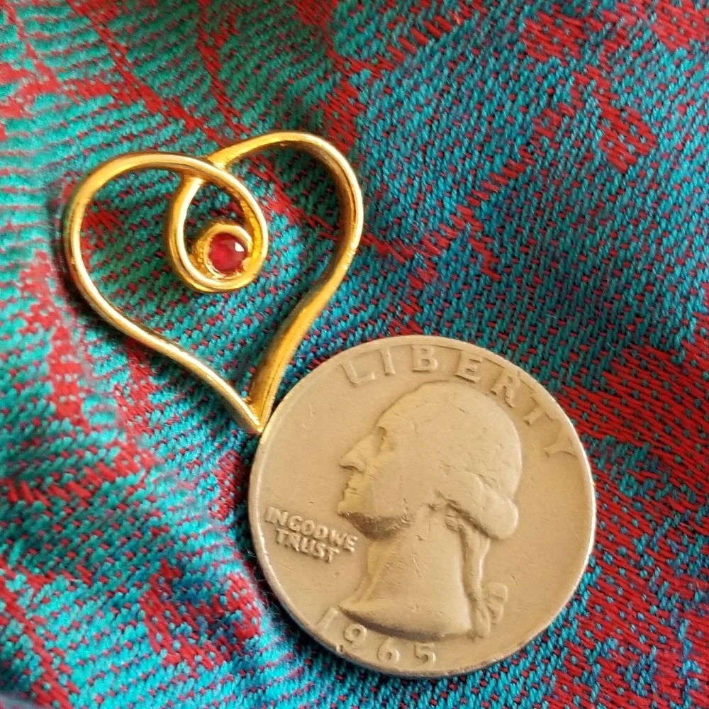 Vintage heart brooch tack pin gold tone broach red gem valentine's day - Picture 3 of 4